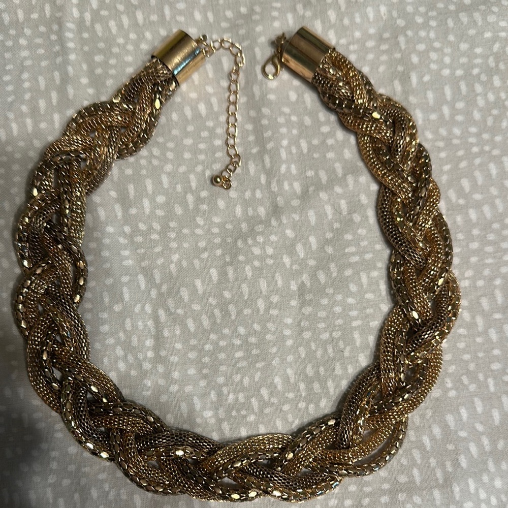 Elegant Gold Braided Necklace